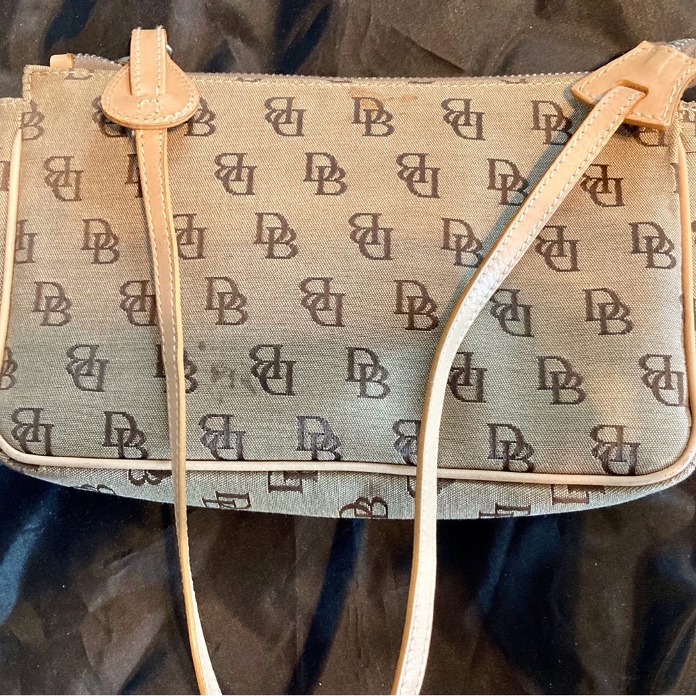 Vintage Dooney & Bourke small purse.